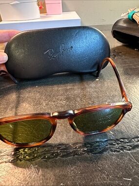 Ray-Ban Tortoiseshell Frame Sunglasses